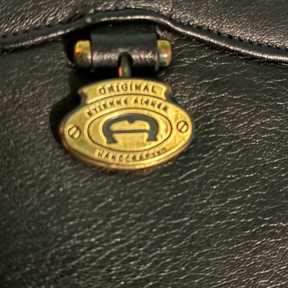 Aigner Vintage Dark Navy Clutch with‎ Shoulder Strap Medallion Womens Handbag